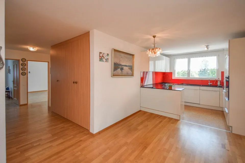 Grosszügige 5.5-Zimmer-Wohnung an familienfreundlicher Lage in Amri... – Foto 5 von 16