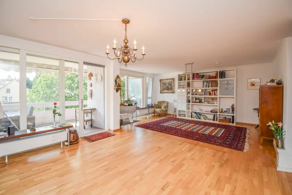 Grosszügige 5.5-Zimmer-Wohnung an familienfreundlicher Lage in Amri... – Foto 2 von 16