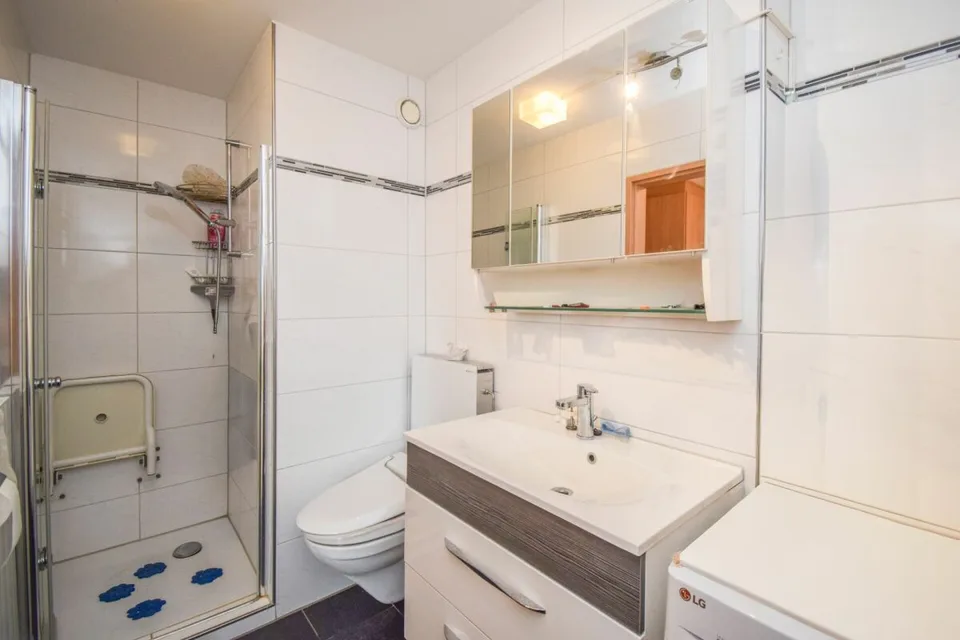 Grosszügige 5.5-Zimmer-Wohnung an familienfreundlicher Lage in Amri... – Foto 13 von 16