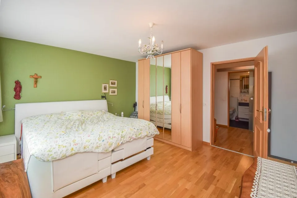 Grosszügige 5.5-Zimmer-Wohnung an familienfreundlicher Lage in Amri... – Foto 12 von 16