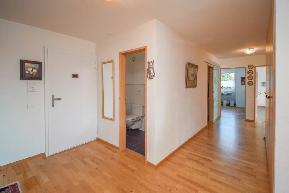 Grosszügige 5.5-Zimmer-Wohnung an familienfreundlicher Lage in Amri... – Foto 8 von 16