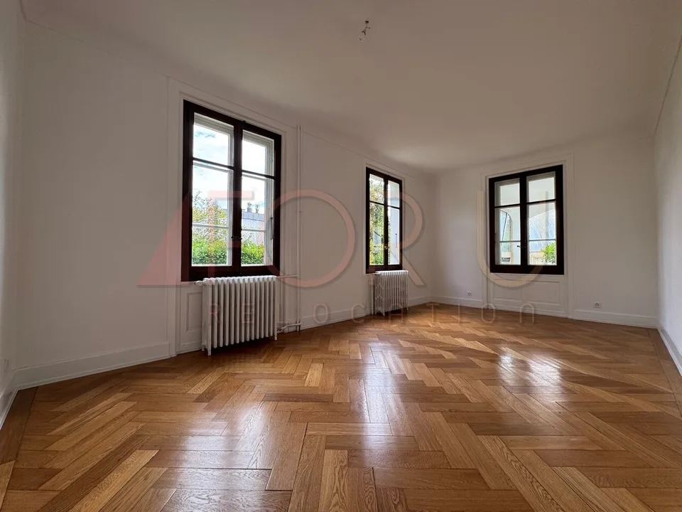 Bella casa individuale ristrutturata con grande giardino a Chêne-Bourg
