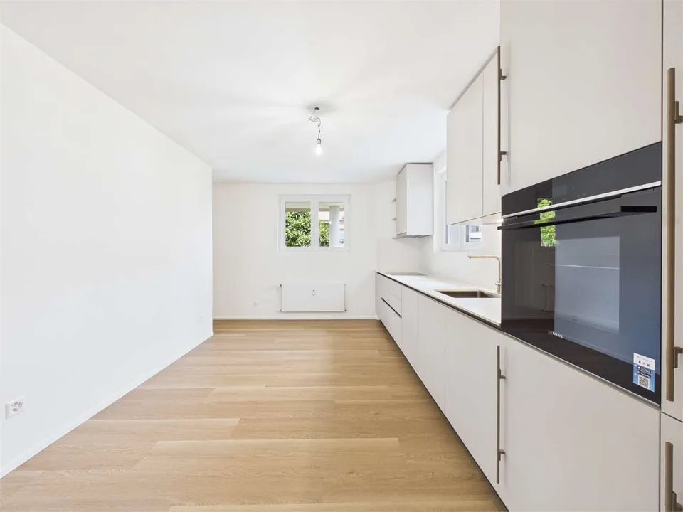 Appartement spacieux d'une pièce complètement rénové – photo 2 sur 8
