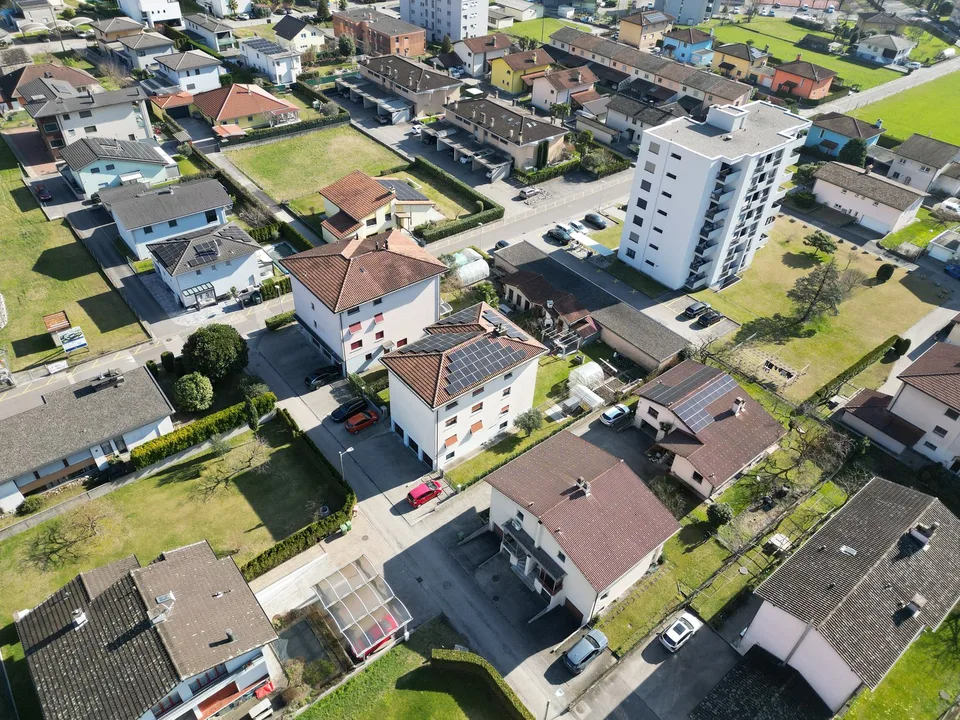 Villa mit drei freien Seiten und Grundstück in Biasca – Foto 14 von 14