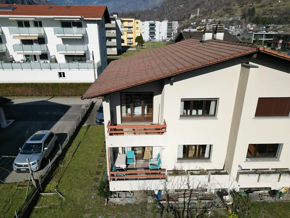 Villa mit drei freien Seiten und Grundstück in Biasca – Foto 10 von 14
