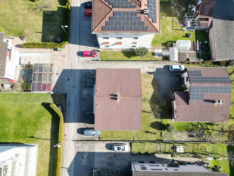 Villa mit drei freien Seiten und Grundstück in Biasca – Foto 9 von 14