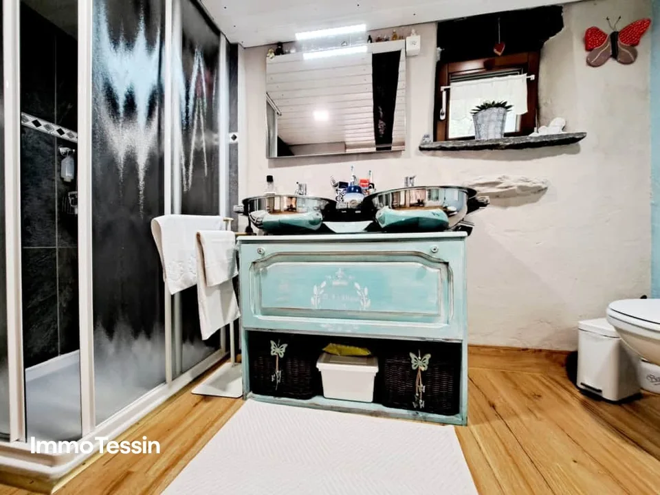 Casa ticinese accogliente completamente ristrutturata in una posizione tranquilla con una bella vista, terrazza e balcone – foto 12 di 13