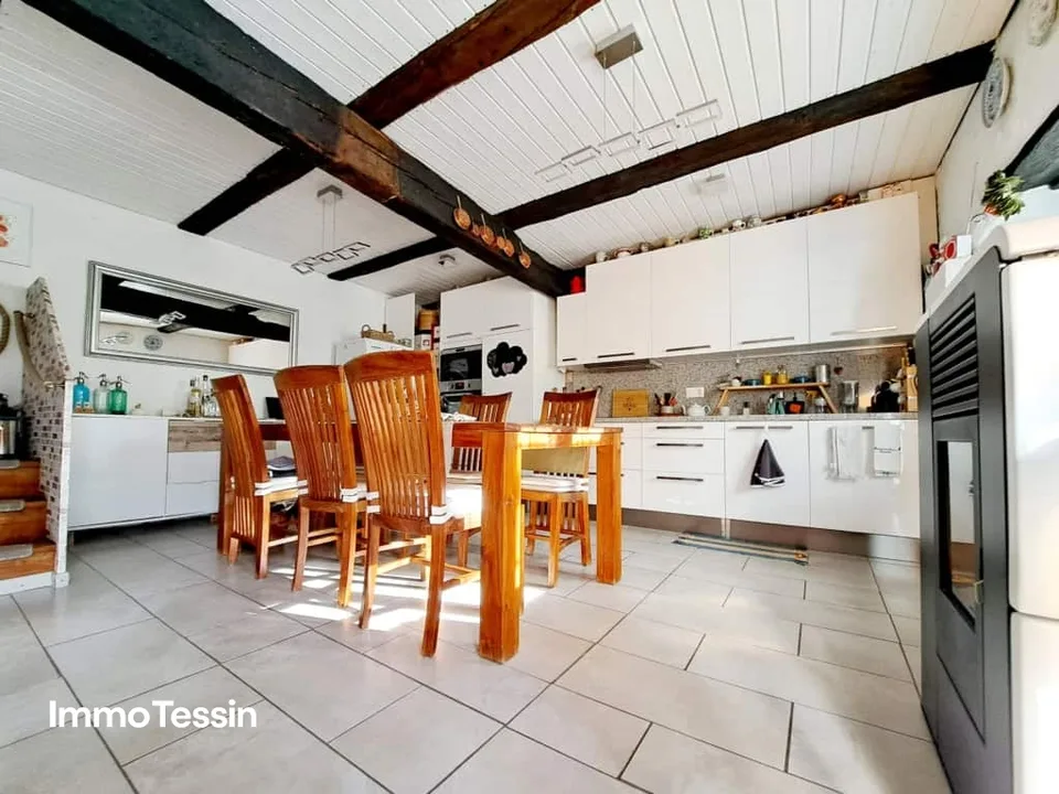 Casa ticinese accogliente completamente ristrutturata in una posizione tranquilla con una bella vista, terrazza e balcone – foto 6 di 13