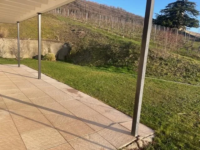 Bel appartement de 3,5 pièces avec balcon et jardin