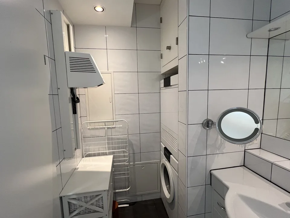 Möblierte 2.5-Zimmer-Wohnung mit Balkon und Seesicht in Zug