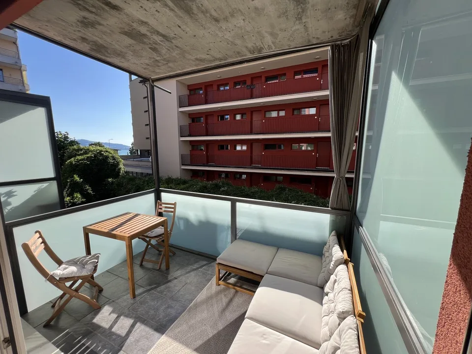 Möblierte 2.5-Zimmer-Wohnung mit Balkon und Seesicht in Zug