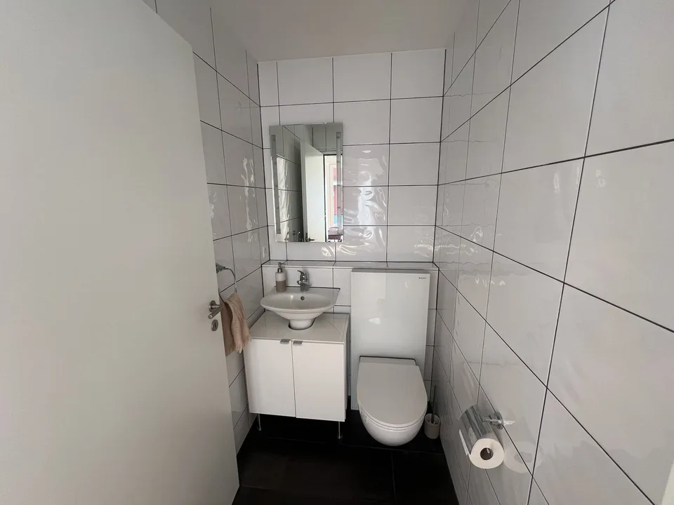 Möblierte 2.5-Zimmer-Wohnung mit Balkon und Seesicht in Zug