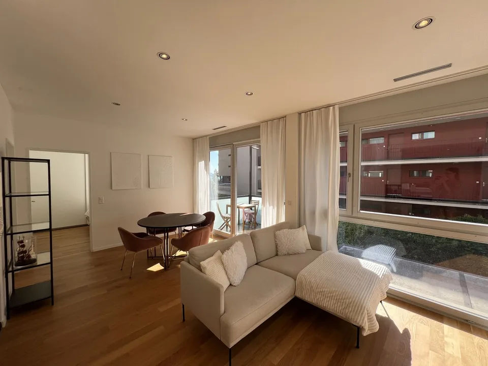 Möblierte 2.5-Zimmer-Wohnung mit Balkon und Seesicht in Zug