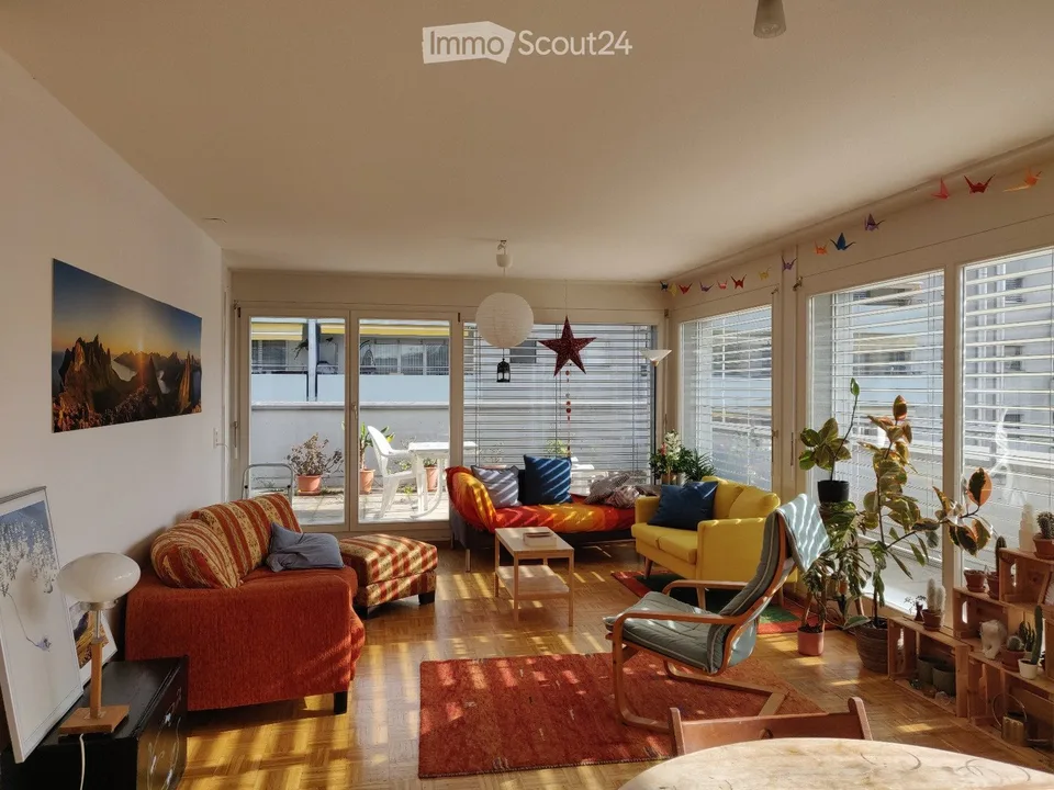 Zimmer mit Bad und Terrasse in großer Wohnung – Foto 2 von 4