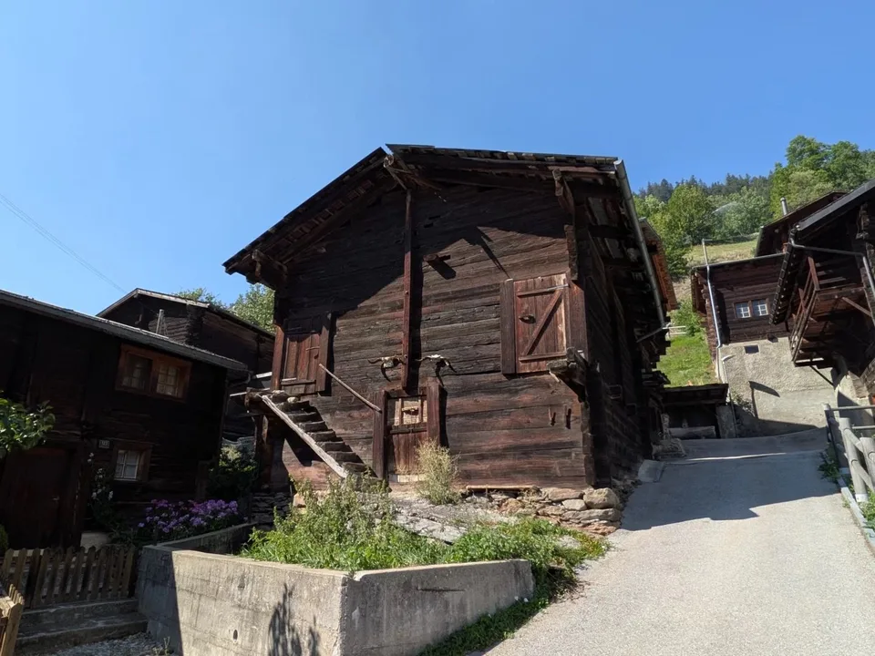 Geniale Umbaugelegenheit zum persönlichen Rückzugsort im Wallis – Foto 2 von 6