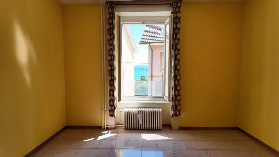 Appartamento affascinante con balcone e vista sul lago – foto 8 di 13