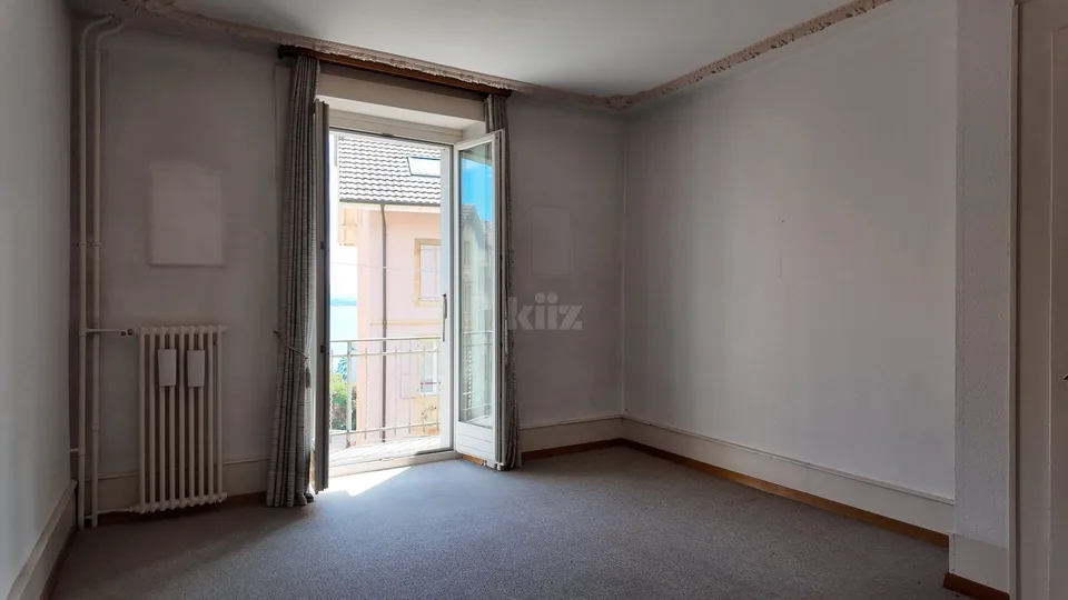 Appartamento affascinante con balcone e vista sul lago – foto 4 di 13