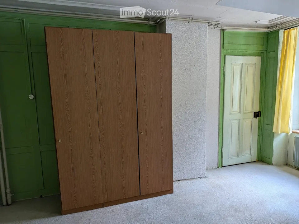 Spacious room in historic Diesbach guesthouse