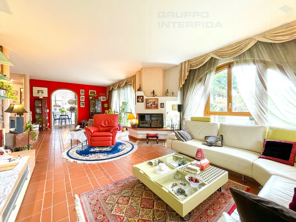 GRANDE VILLA CON PISCINA E DEPENDANCE – Foto 5 von 13