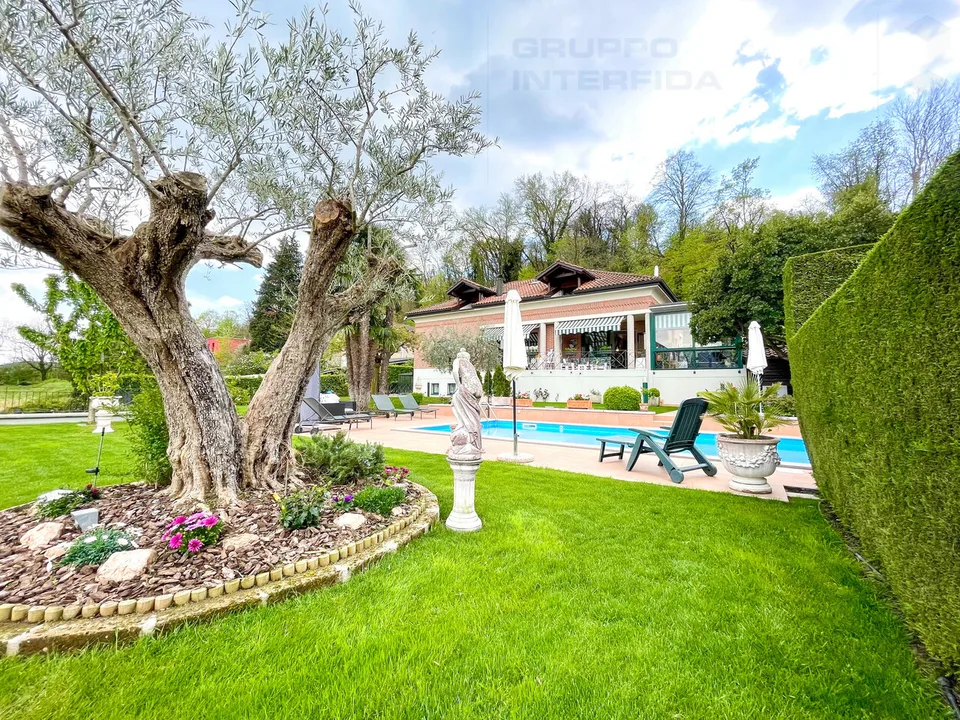 GRANDE VILLA CON PISCINA E DEPENDANCE – Foto 10 von 13
