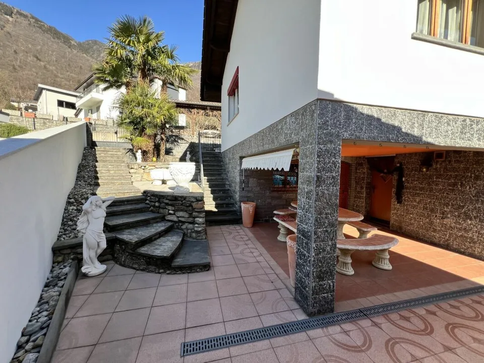 Villa bifamiliale prestigieuse avec piscine et grotte – photo 20 sur 26