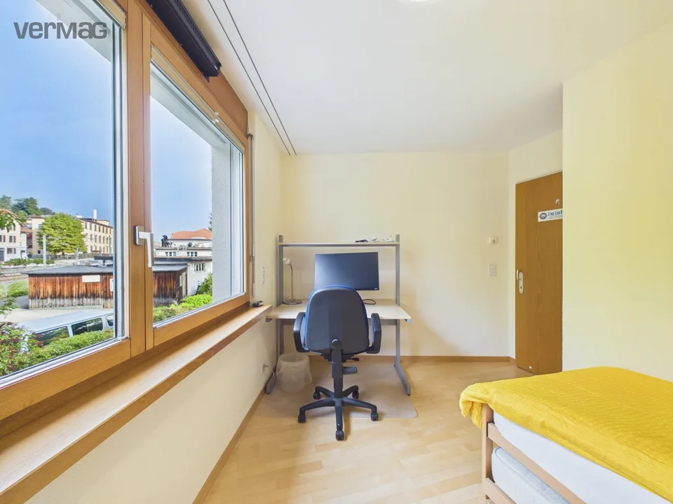 Möblierte Wohnung mit traumhafter Seesicht direkt beim Bahnhof