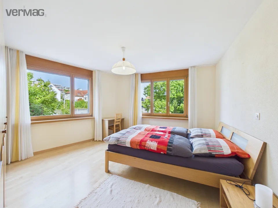 Möblierte Wohnung mit traumhafter Seesicht direkt beim Bahnhof