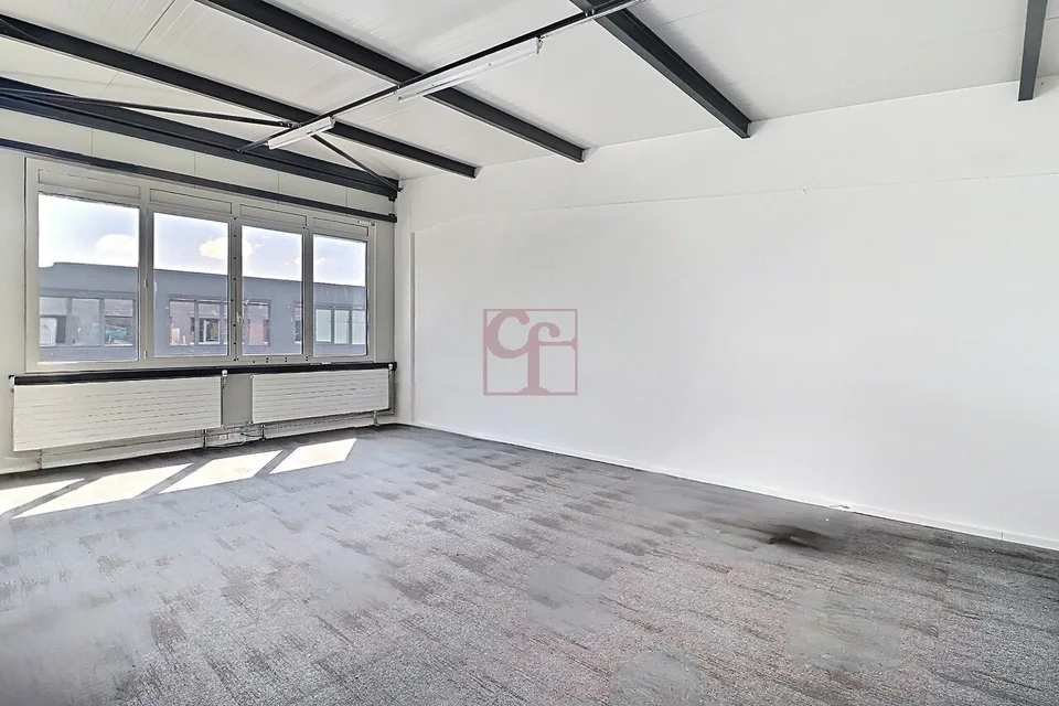 Zu vermieten - Gewerbefläche (Werkstatt, Lager und Büro) von 400 m² – Foto 4 von 9