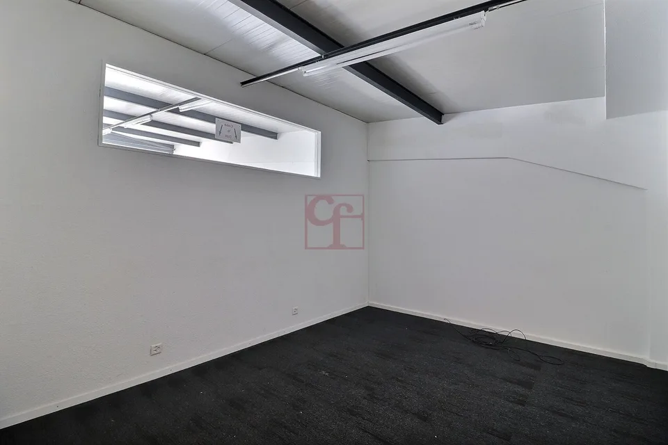 Zu vermieten - Gewerbefläche (Werkstatt, Lager und Büro) von 400 m² – Foto 7 von 9