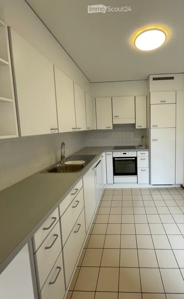Große, helle Wohnung in ruhiger Lage – Foto 2 von 3