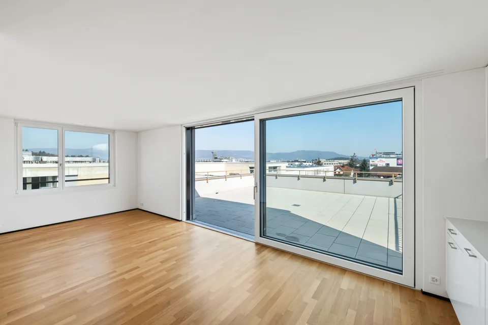 Benvenuti - Il vostro nuovo appartamento attico di 3.5 locali nel centro di Suhr