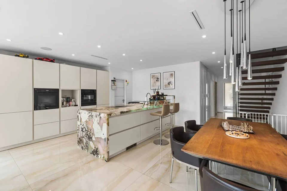 Casa unifamiliare nuova con piscina e vista panoramica – foto 4 di 7