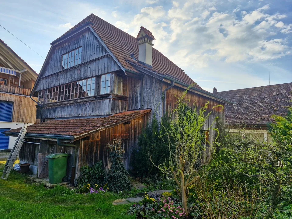 Stöckli mit Gewerbe im EG, Wohnung und Ausbaumöglichkeit – Foto 3 von 18