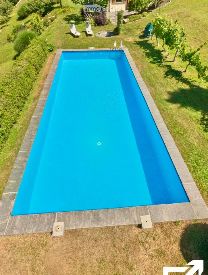 Villa dans le vert avec grande piscine sur 8747m2