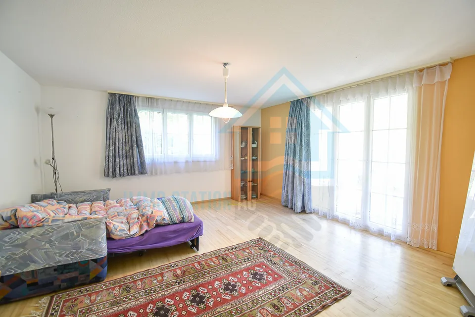 Tenuta spaziosa con molto spazio e potenziale di sviluppo – foto 13 di 13
