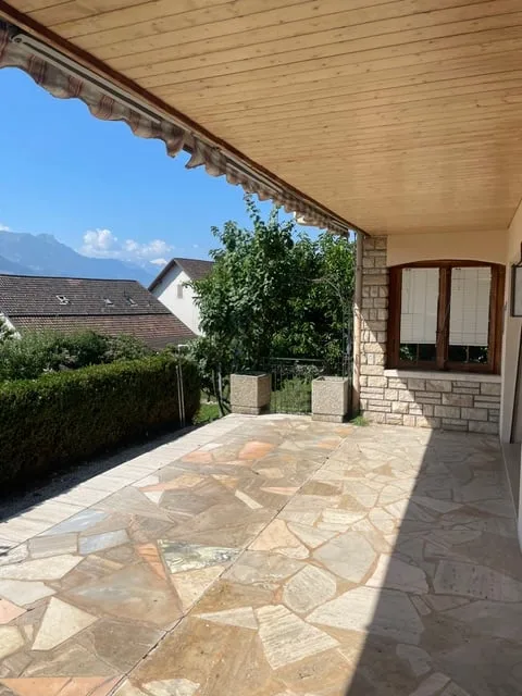 Bella villa individuale con terreno e giardino riccamente alberato – foto 2 di 19