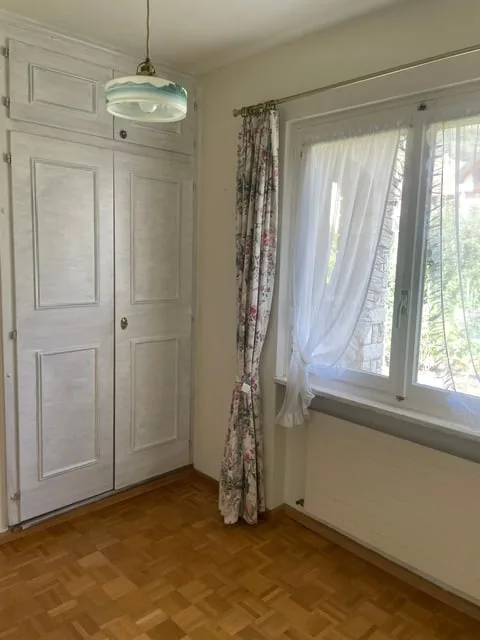 Bella villa individuale con terreno e giardino riccamente alberato – foto 7 di 19