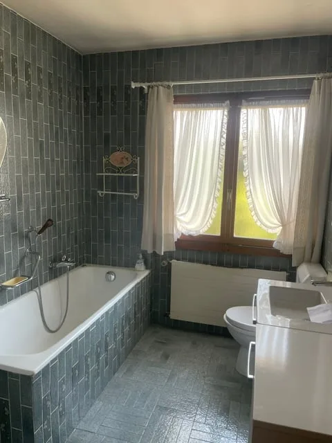 Bella villa individuale con terreno e giardino riccamente alberato – foto 6 di 19
