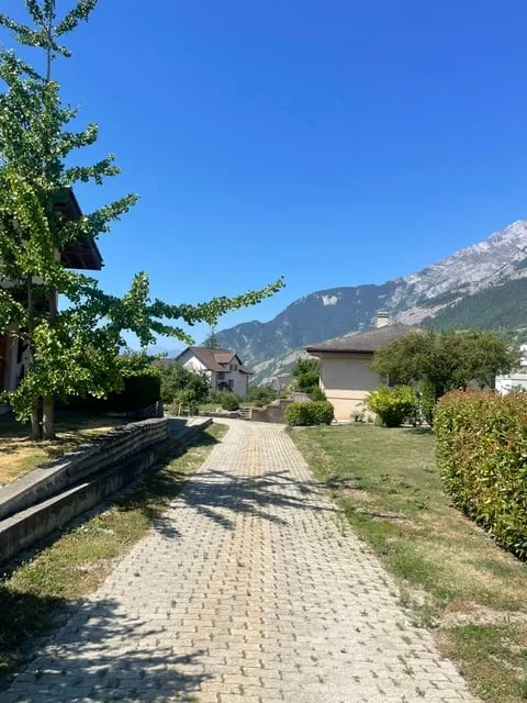 Bella villa individuale con terreno e giardino riccamente alberato – foto 12 di 19