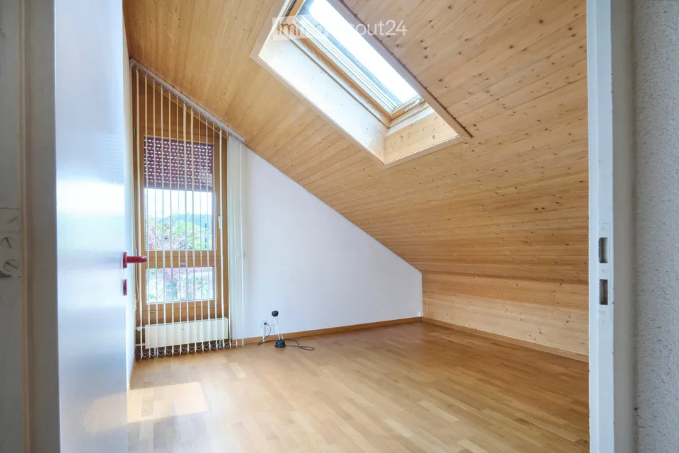 Doppeleinfamilienhaus mit moderner Architektur und Weitsicht an ruhiger Lage – Foto 9 von 21