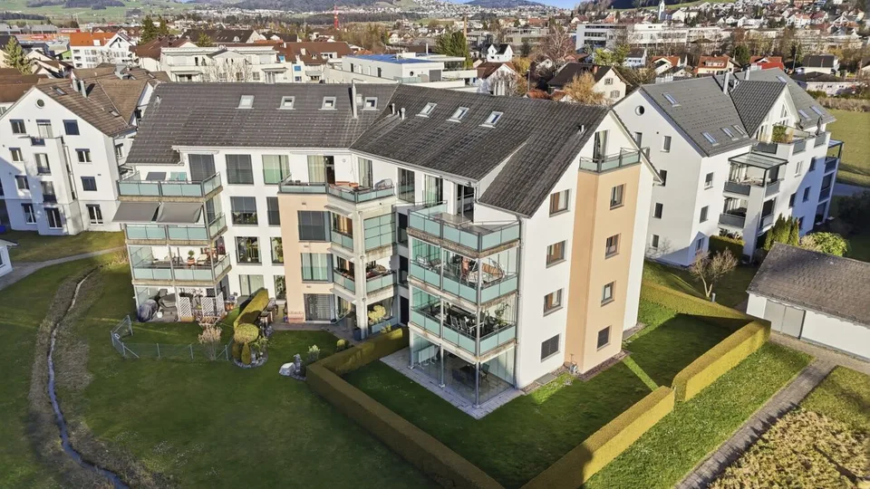 Appartement-maisonnette spacieux au dernier étage avec beaucoup de lumière et trois balcons – photo 19 sur 24