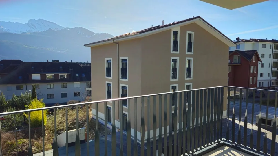 Appartement lumineux, neuf et luxueux de 3½ pièces (E7) au dernier étage avec grand balcon