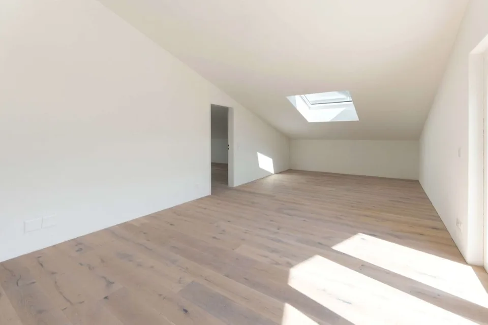 Appartement lumineux, neuf et luxueux de 3½ pièces (E7) au dernier étage avec grand balcon