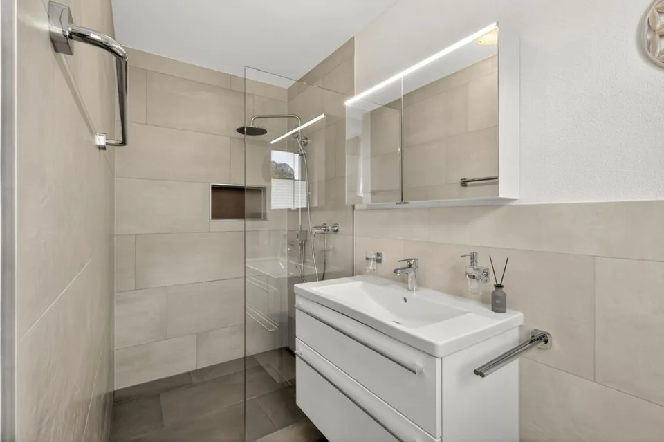 Elegantes Wohnen mit Weitblick und naturnahem Ambiente – Foto 9 von 14