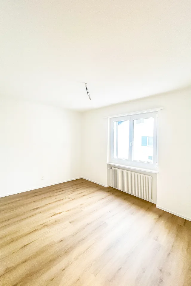 Frisch saniertes 4.5-Zimmer-Einfamilienhaus mit Pool & Ausbaupotenzial – Foto 5 von 19