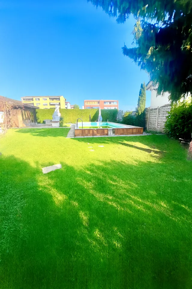 Frisch saniertes 4.5-Zimmer-Einfamilienhaus mit Pool & Ausbaupotenzial – Foto 17 von 19