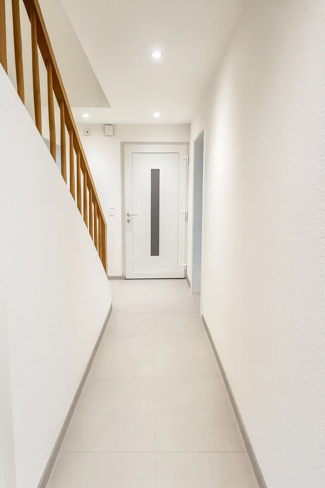 Frisch saniertes 4.5-Zimmer-Einfamilienhaus mit Pool & Ausbaupotenzial – Foto 4 von 19