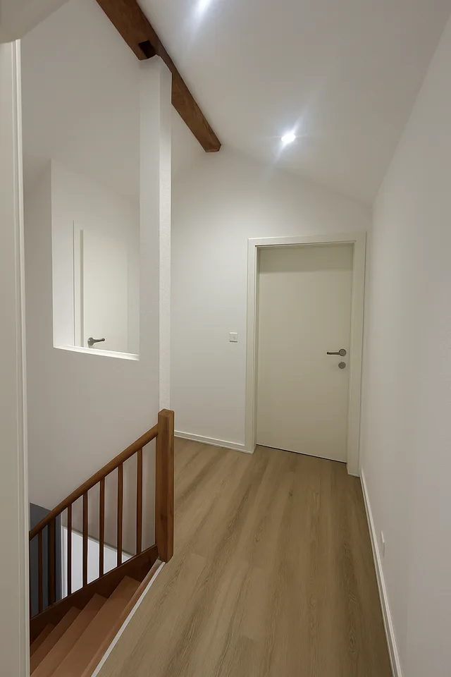 Frisch saniertes 4.5-Zimmer-Einfamilienhaus mit Pool & Ausbaupotenzial – Foto 11 von 19