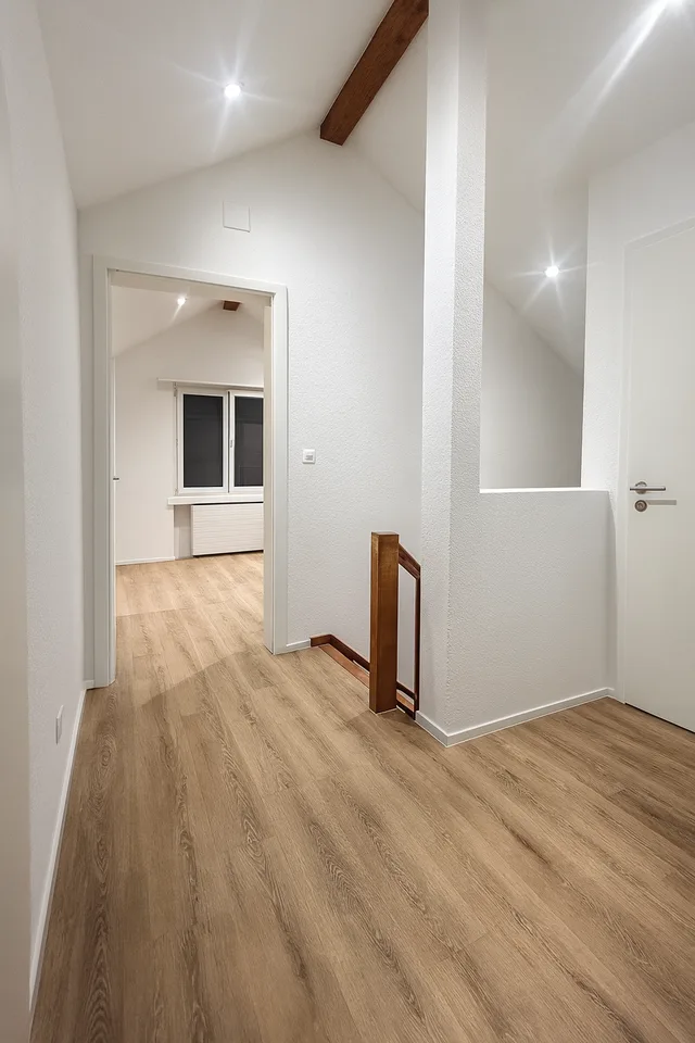 Frisch saniertes 4.5-Zimmer-Einfamilienhaus mit Pool & Ausbaupotenzial – Foto 9 von 19