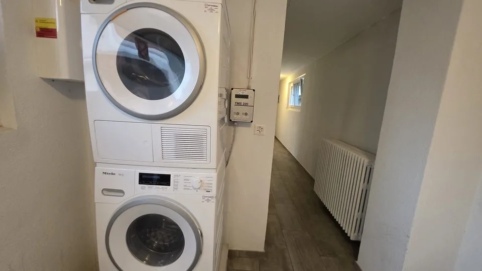 ZIMMER ZU VERMIETEN